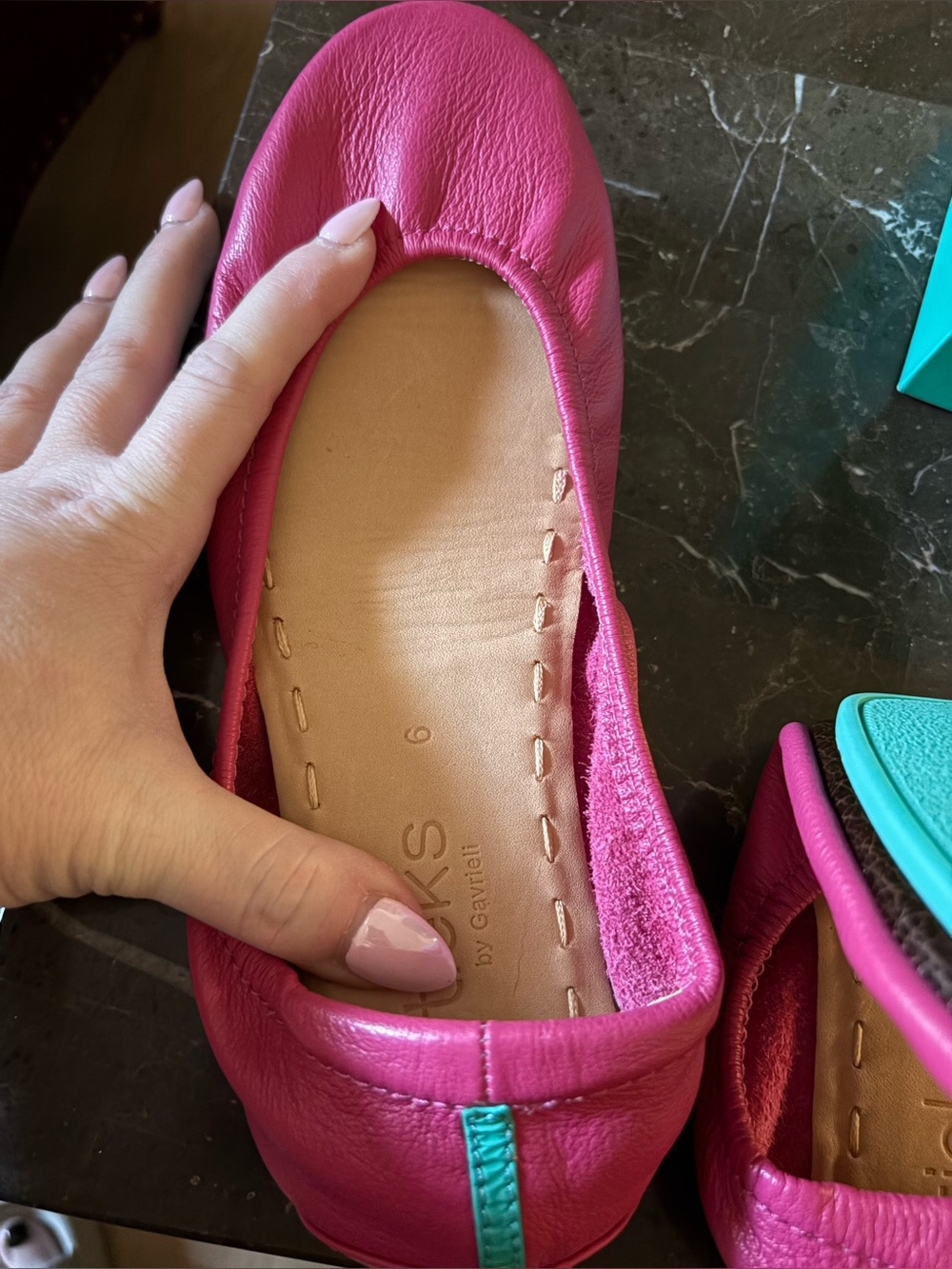 BNIB Fuschia Tieks - women’s 6 - Picture 5 of 8